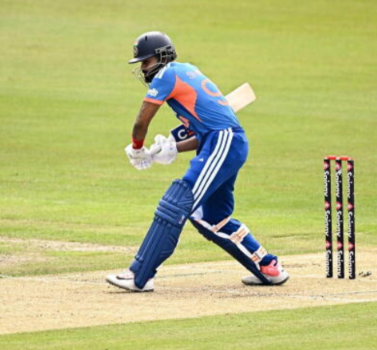 IND vs IRE 1st T20 Highlights: आयरलैंड ने भारत को 34 रन से हराकर टी20 इतिहास में पहली जीत दर्ज की। लॉर्कन टकर की अर्धशतकीय पारी और गेंदबाजों के शानदार प्रदर्शन से मेजबान टीम ने सीरीज में 1-0 की बढ़त बनाई।